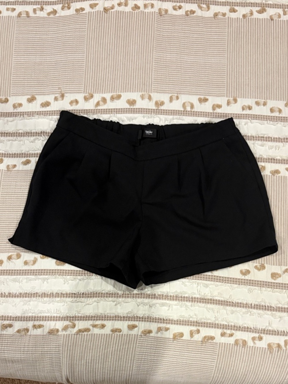 Women’s Black Mossimo Pleated Shorts (M)